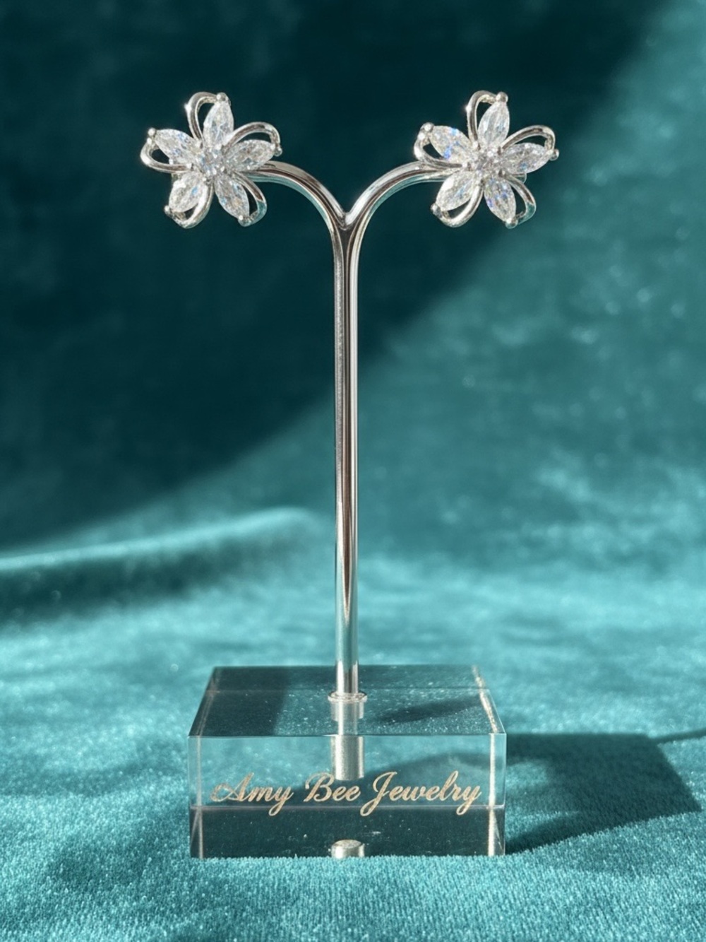 18k White Gold Plated CZ flower stud earrings. New. - Picture 1 of 13